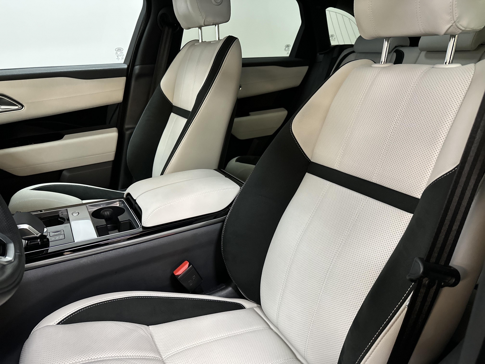 Land Rover Range Rover Velar P250 R-Dynamic SE