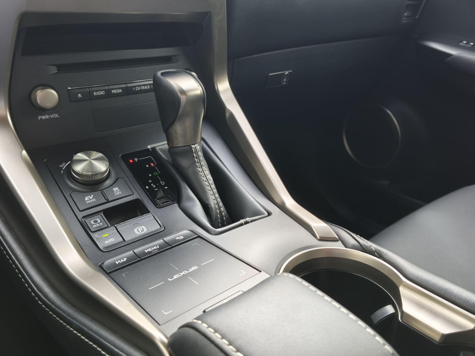 Lexus NX 300h Business Hybrid AWD