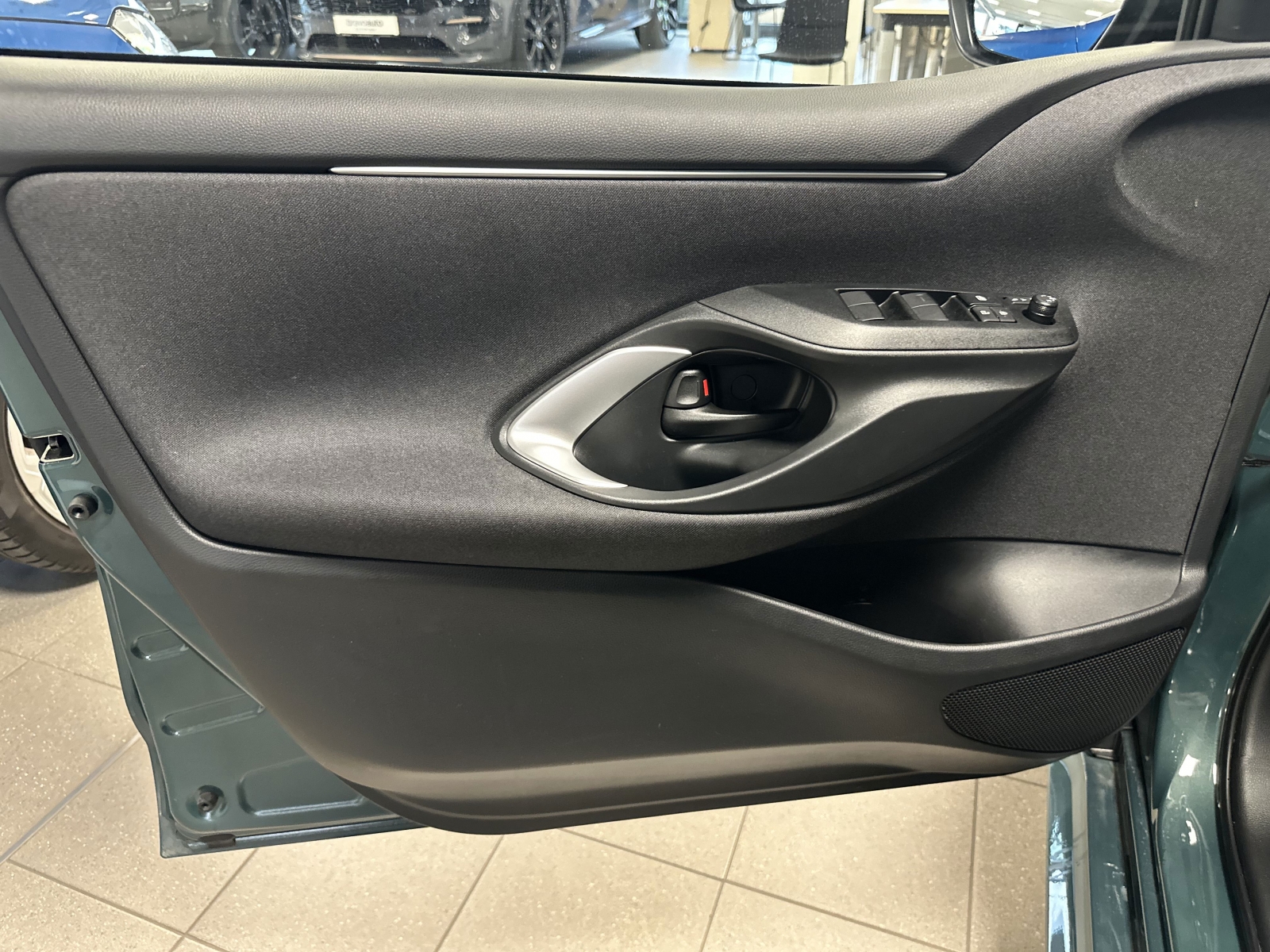Toyota Yaris ACTIVE HYBRID